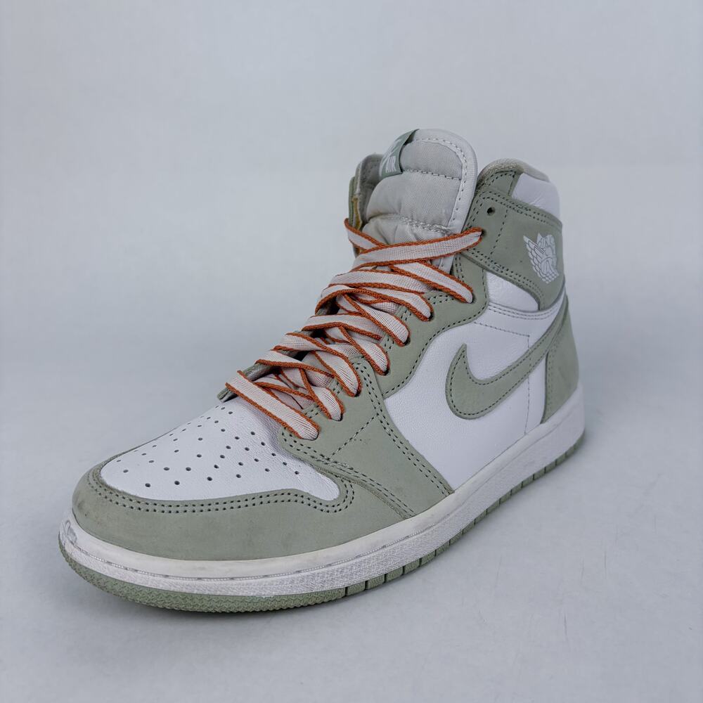 Air Jordan Women's 1 Retro High OG in Seafoam 8.5